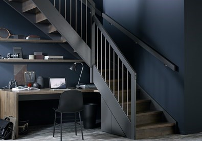 Utnytte plassen under trappa til bod, garderobe, eller kontor?